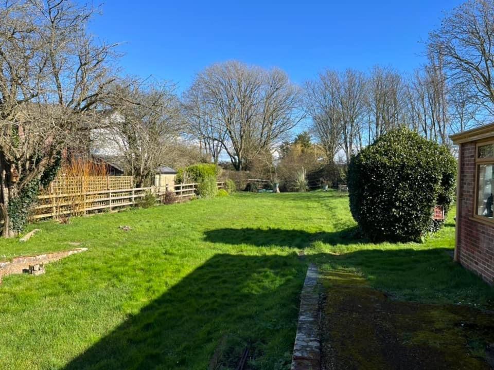 Old Ningwood Station Bed & Breakfast, Ningwood, Isle Of Wight Po41 0Tg Brook  Exterior foto