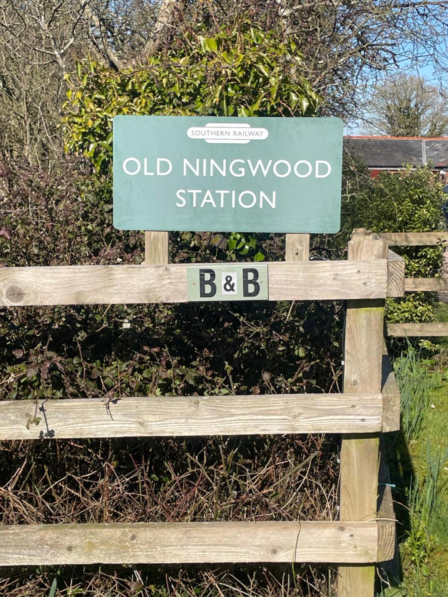 Old Ningwood Station Bed & Breakfast, Ningwood, Isle Of Wight Po41 0Tg Brook  Exterior foto
